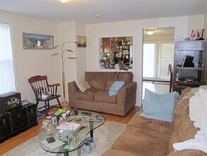 5 Clyde St, Unit #1 in Somerville, MA - Building Photo - Building Photo