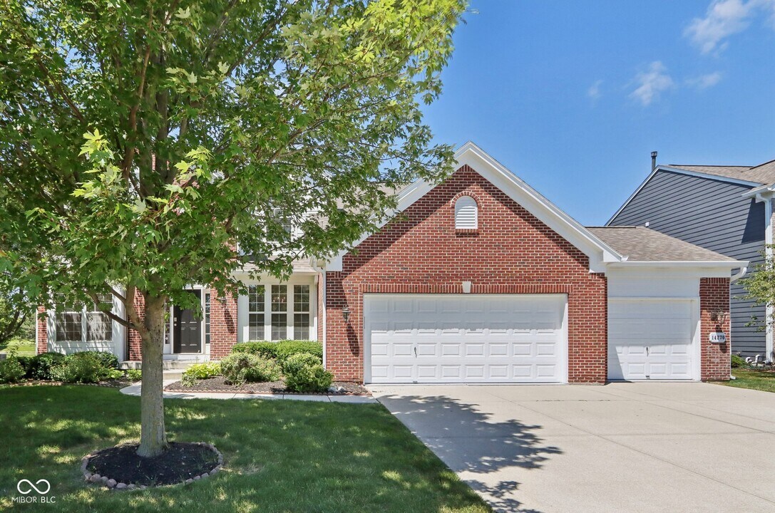 14270 Chariots Whisper Dr in Westfield, IN - Building Photo