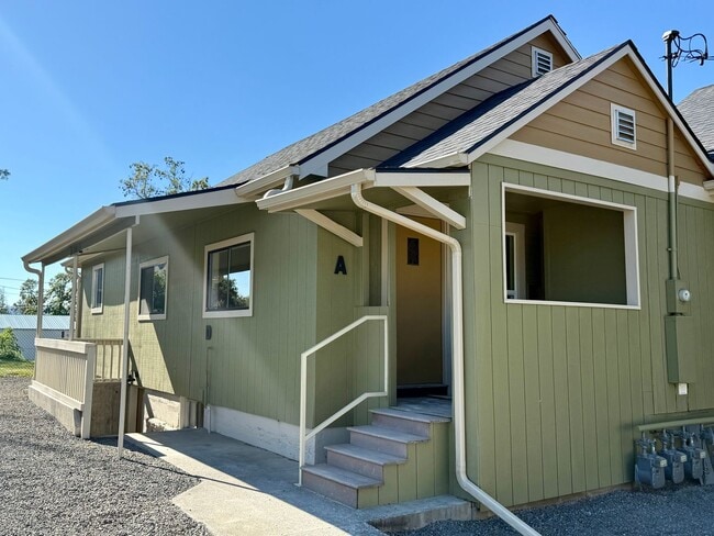 property at 121 27th St