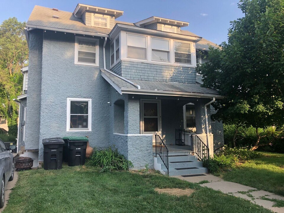 1302 S 33rd St in Omaha, NE - Building Photo