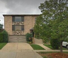 8826 N Chester Ave, Unit 2 in Niles, IL - Building Photo