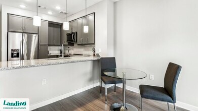 301 Passage Way in Savannah, GA - Foto de edificio - Building Photo