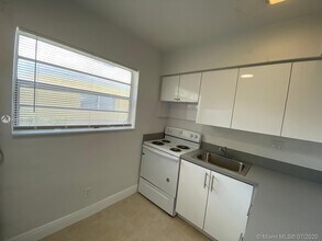 2206 Fillmore St-Unit -3 in Hollywood, FL - Building Photo - Building Photo
