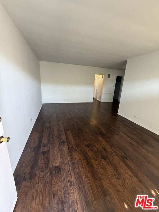 14214 Sherman Way in Los Angeles, CA - Building Photo - Building Photo