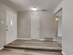 2116 Crockett Dr in Carrollton, TX - Building Photo - Building Photo