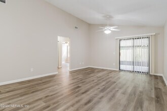 8761 Pinevalley Ln in Jacksonville, FL - Building Photo - Building Photo