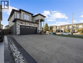 4 St Anthony Pl in Hamilton, ON - Building Photo - Building Photo