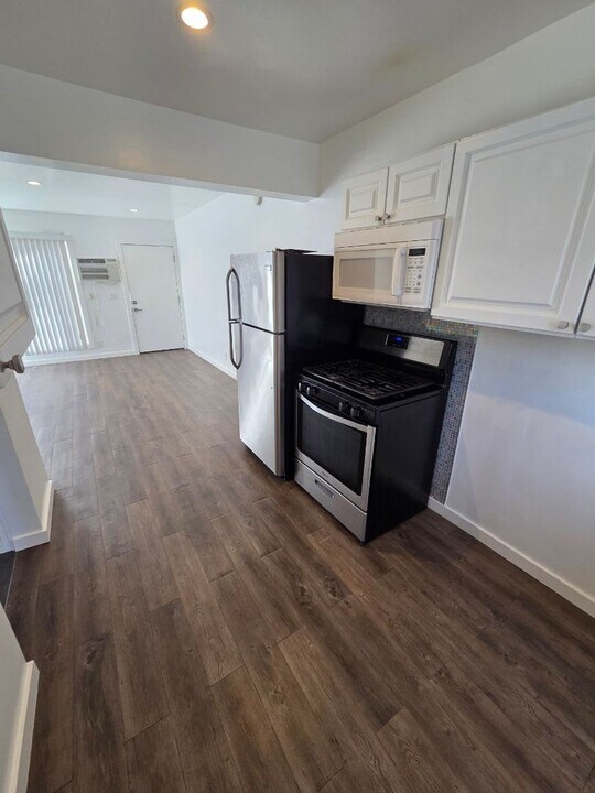 4388 Ventura Canyon Ave, Unit Unit 3 in Los Angeles, CA - Building Photo