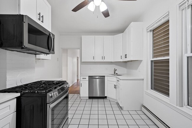 194 Emerson St, Unit 3 in Boston, MA - Building Photo - Building Photo