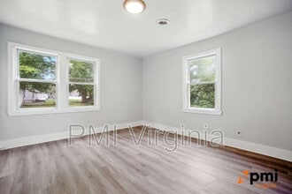 2727 Jamestown Ave in Hampton, VA - Building Photo - Building Photo