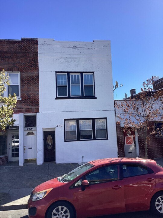 422 Avenue C in Bayonne, NJ - Building Photo