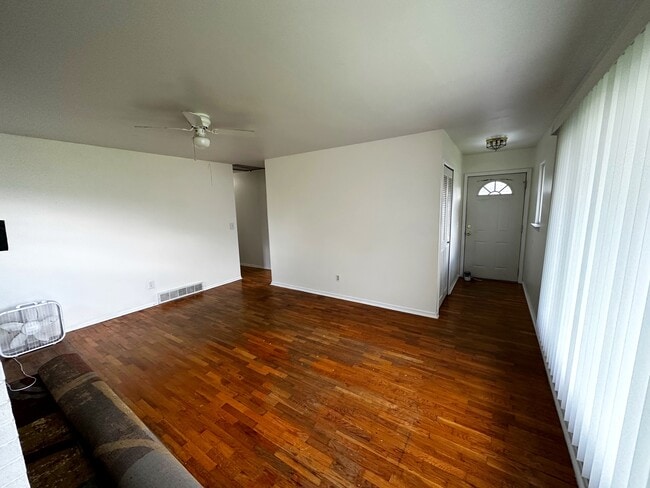 1490 Brady Ave in Burton, MI - Building Photo - Building Photo