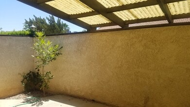 4330 Orrick Ct, Unit B in Bakersfield, CA - Foto de edificio - Building Photo