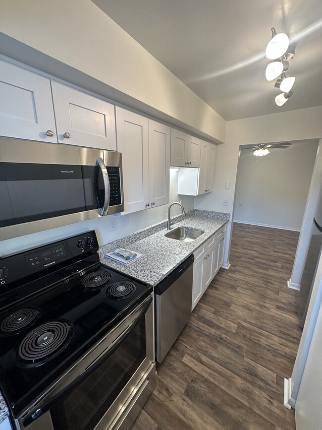 Foxcroft Village Apartments in Martinsburg, WV - Building Photo - Building Photo