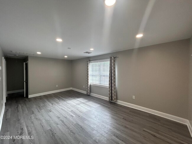 822 De Guise St in Lanoka Harbor, NJ - Building Photo - Building Photo