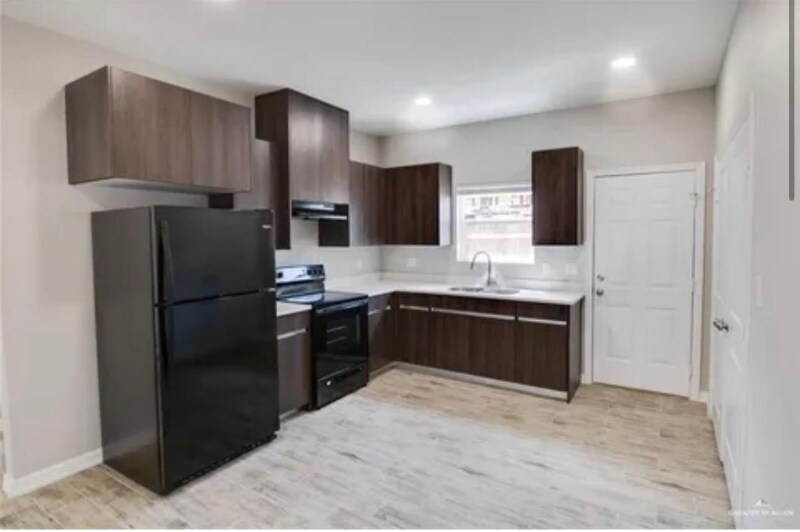 808 W Sunset Valley St in Alton, TX - Building Photo