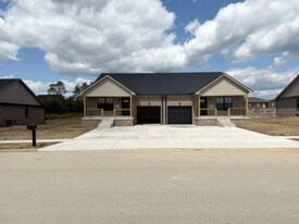 418-420 Nandino Cir in Berea, KY - Building Photo