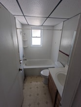 6 Bradley Ave in Shelby, OH - Building Photo - Building Photo