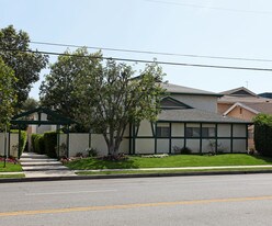 18026 Burbank Blvd in Encino, CA - Building Photo