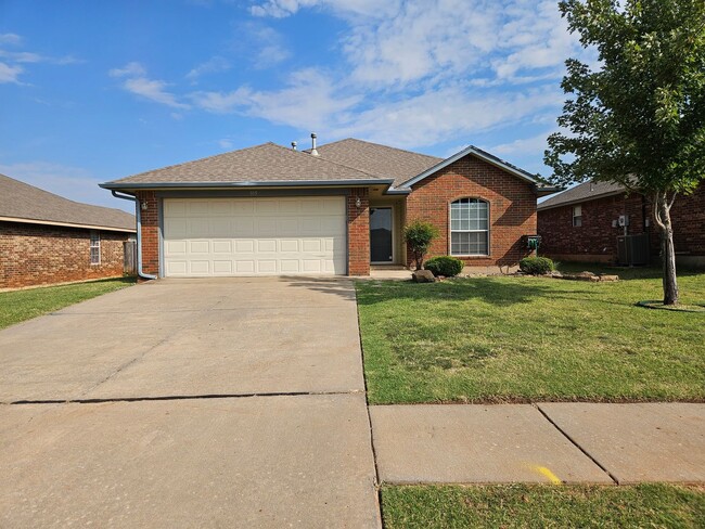 305 SW 39th St in Moore, OK - Building Photo - Building Photo