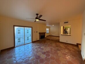 12513 Burninglog Ln in Dallas, TX - Building Photo - Building Photo