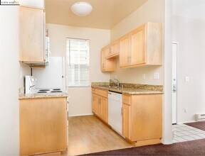 21 Bayside Ct, Unit 21 in Richmond, CA - Building Photo - Building Photo