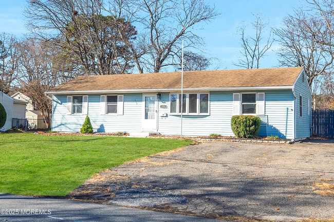 251 Sprucewood Dr in Brick, NJ - Building Photo - Building Photo