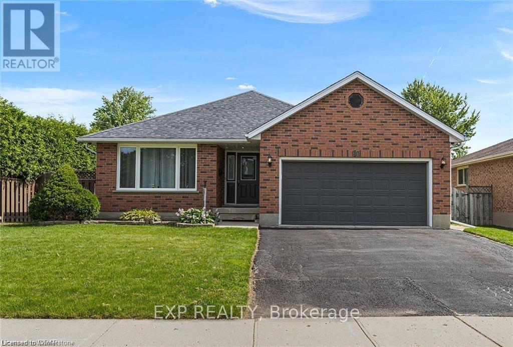 90 Penelope Dr in Kitchener, ON - Building Photo