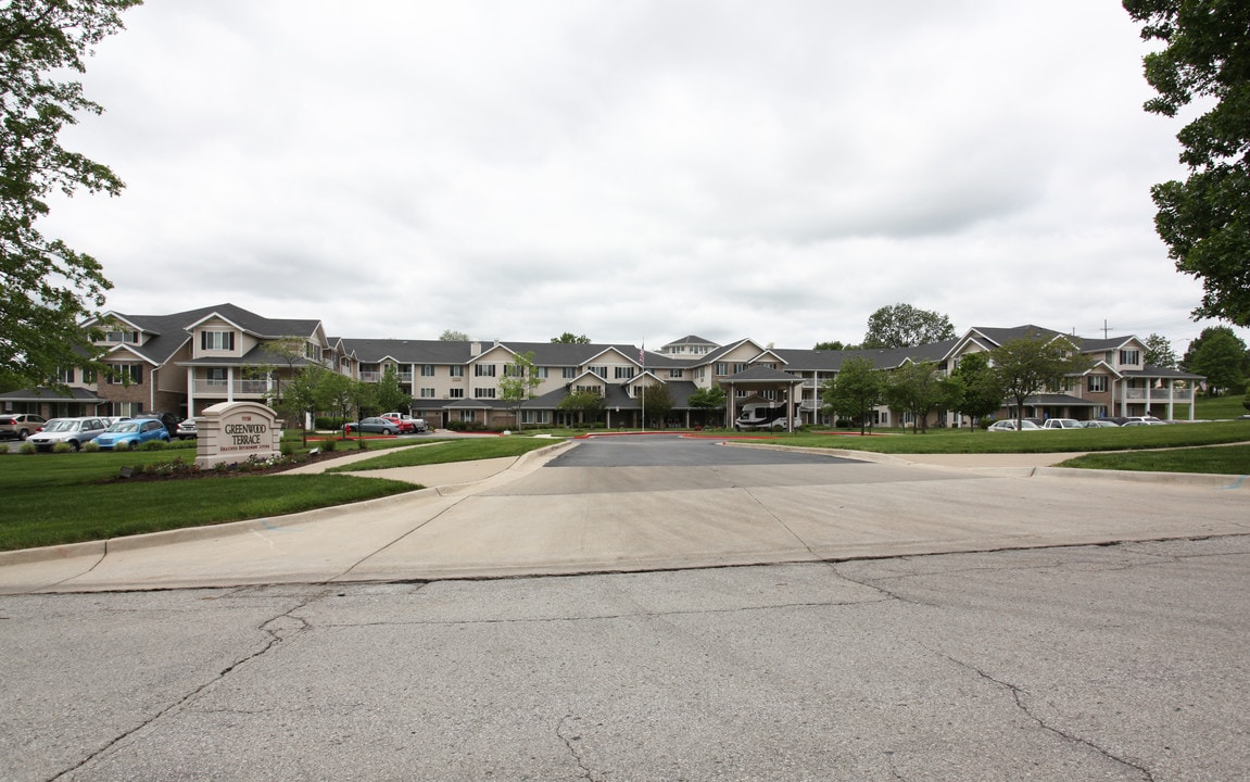 Greenwood Terrace in Lenexa, KS - Foto de edificio