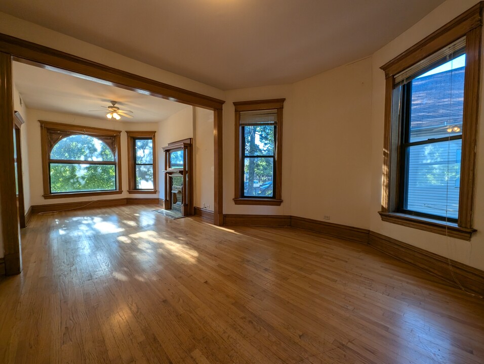 2120 N Whipple St, Unit #2118-1 in Chicago, IL - Foto de edificio