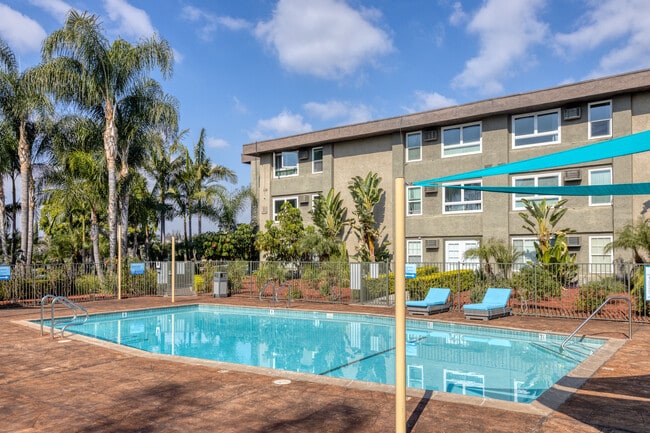 Nutwood East Apartments in Fullerton, CA - Building Photo - Building Photo