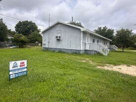 217 SE Second St in Cross Plains, TX - Building Photo