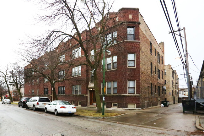 6556 N Ashland Ave in Chicago, IL - Building Photo - Building Photo