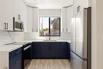 6852 NW 4th Ave in Miami, FL - Building Photo - Building Photo