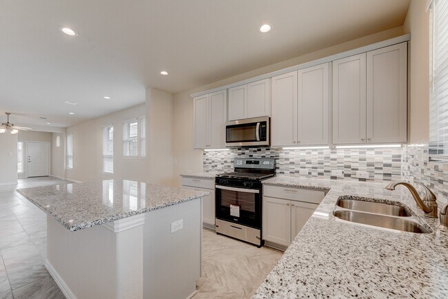 13118 Dancing Reed Dr in Texas City, TX - Foto de edificio - Building Photo
