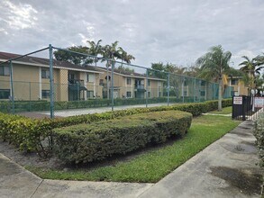 6051 10th Ave N in Greenacres, FL - Building Photo - Building Photo