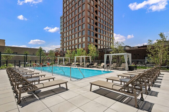 property at 917 W Washington Blvd