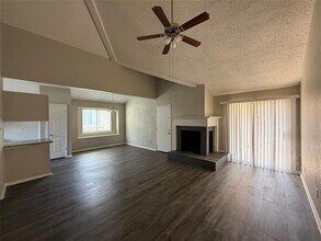 1508 Taylorcrest Dr in Dallas, TX - Foto de edificio - Building Photo