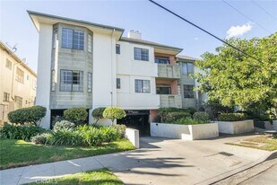 4543 Willis Ave in Los Angeles, CA - Building Photo