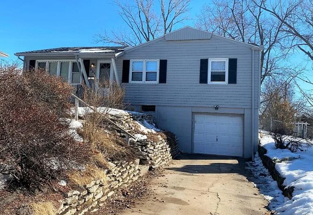 5607 N 68th St in Omaha, NE - Building Photo