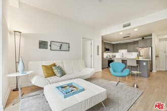 630 W 6th St in Los Angeles, CA - Building Photo - Building Photo