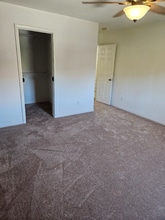 7204 Mountain Den Ave in Las Vegas, NV - Building Photo - Building Photo