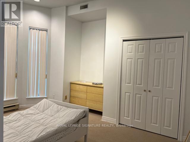 208 Carlton St. in Toronto, ON - Building Photo - Building Photo