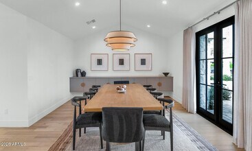 6039 E Calle Camelia in Scottsdale, AZ - Building Photo - Building Photo