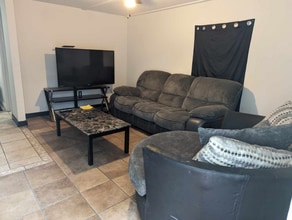 412 Timberlane Cir in Hinesville, GA - Foto de edificio - Building Photo