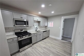 161 W Wilkes Barre St in Easton, PA - Building Photo - Building Photo