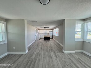 127 Moore Ave in Daytona Beach, FL - Building Photo - Building Photo