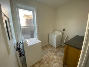 65 Remsen St, Unit 4 in Cohoes, NY - Building Photo - Building Photo