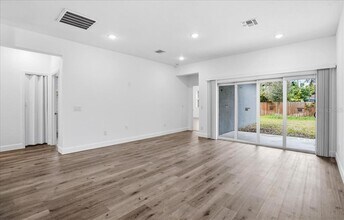 1535 13th St S in St. Petersburg, FL - Building Photo - Building Photo