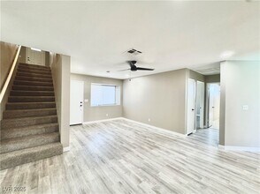 5830 Deer Valley Dr in Las Vegas, NV - Building Photo - Building Photo